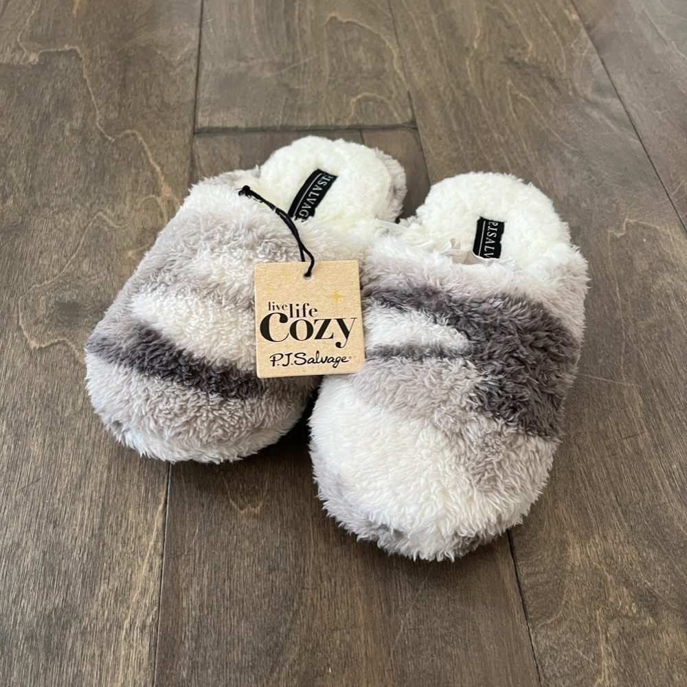 PJ Salvage Camo Cozy Slippers Ivory Gray Womens Size Small